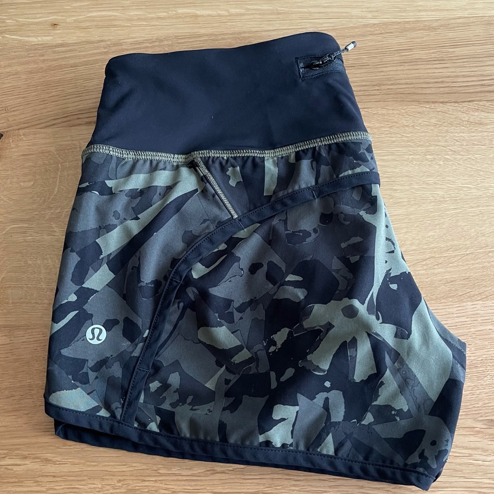 Lululemon speed up mid-rise short.Rare. Sz: 4 camo